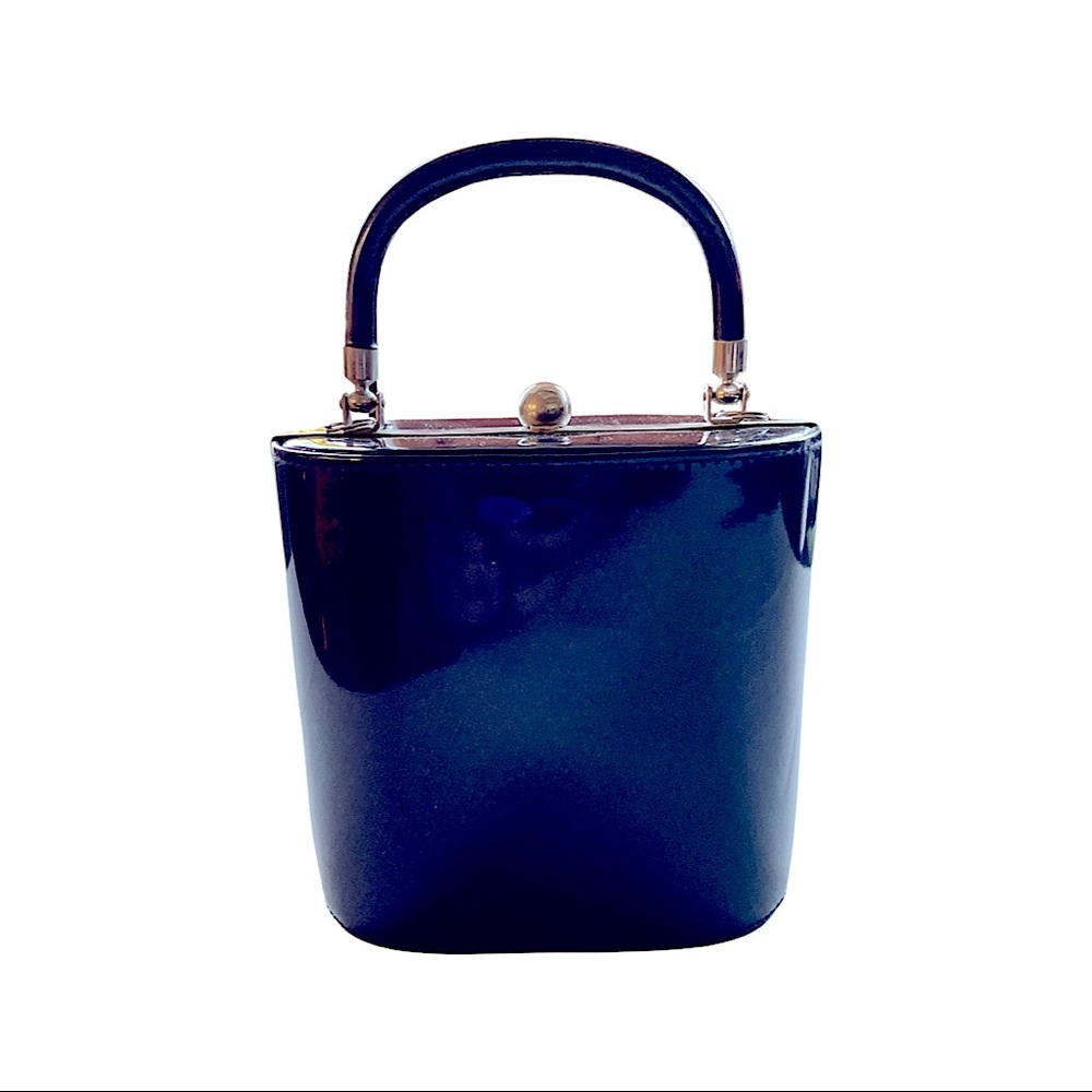 📌💗🎉🎉HP!!🎉🎉Vintage Navy Blue Box Purse With Silver Hardware